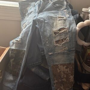 Rue21 Men's Relaxed Blue Jeans with Camo Details